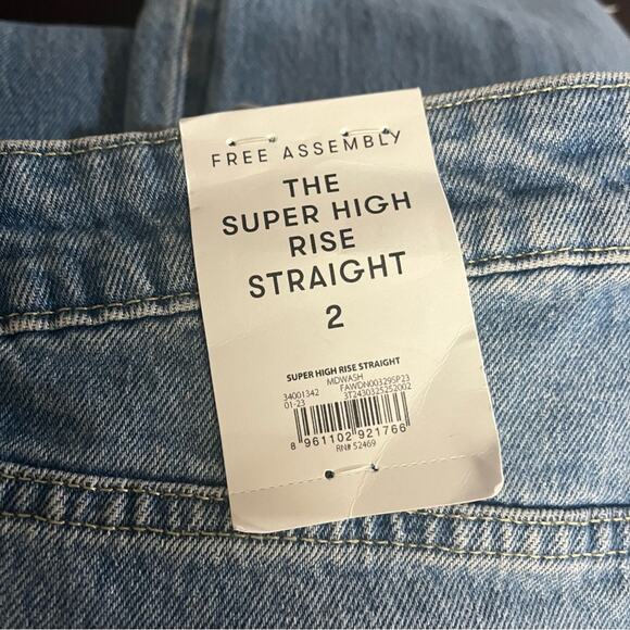 Free Assembly The Super High Rise Straight Jeans Size 2 NWT - Picture 3 of 3